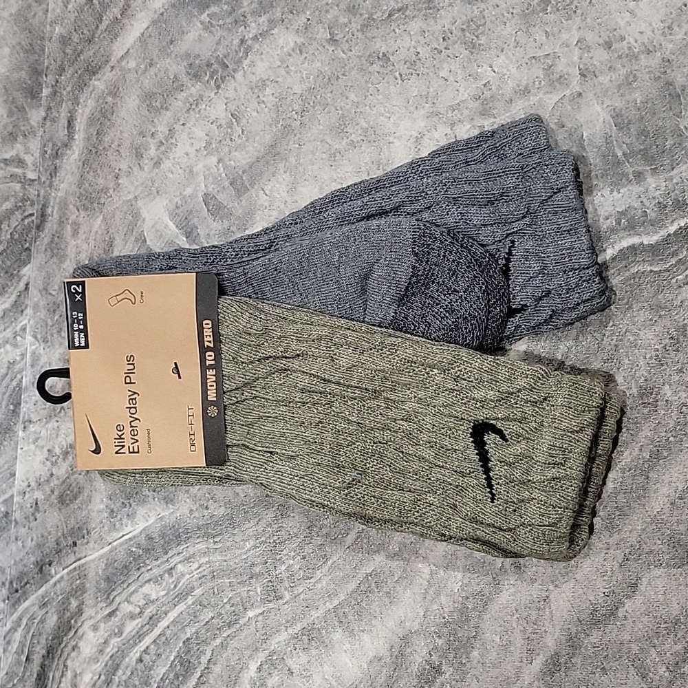NWT UNISEX Nike dri-fit 2pc crew socks